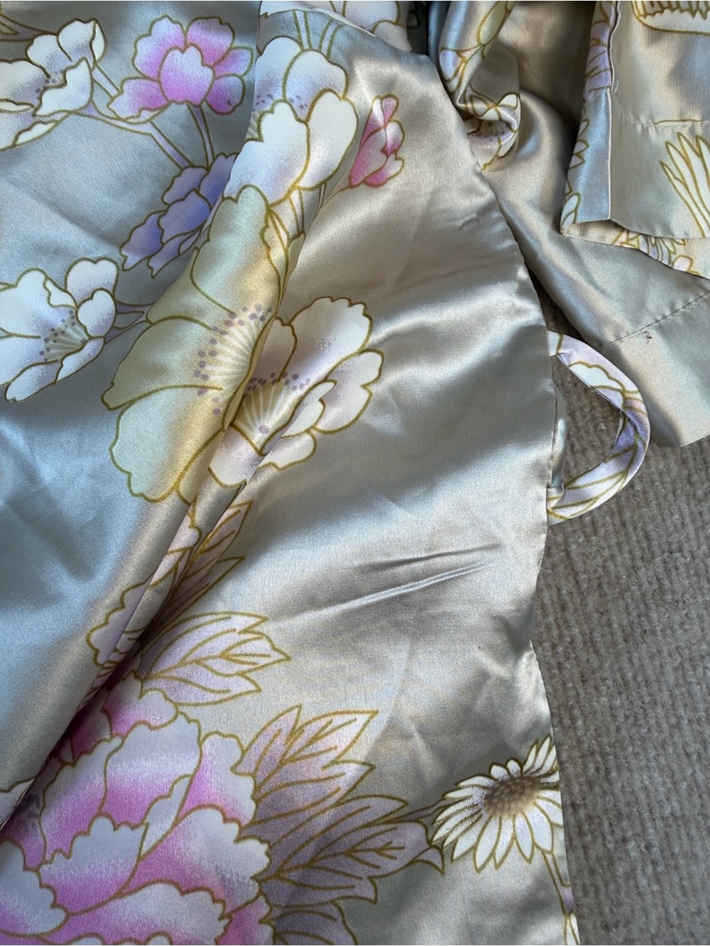 Kim + Ono Satin Chrysanthemum And Crane Long Print Kimono Champagne No Belt - Picture 6 of 10